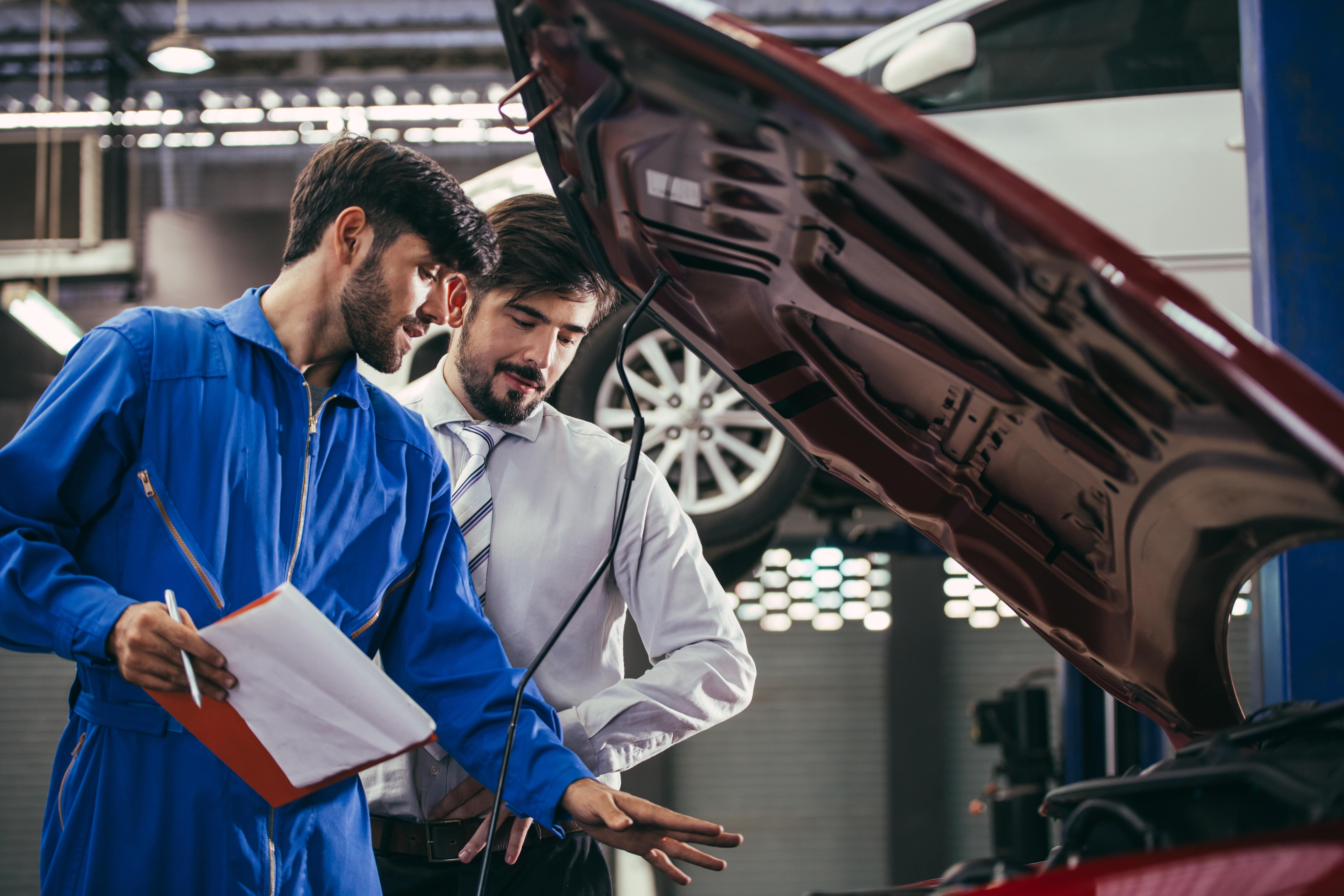 automotive-maintenance-mechanic-explain-repair-con-2022-01-06-16-30-07-utc-min